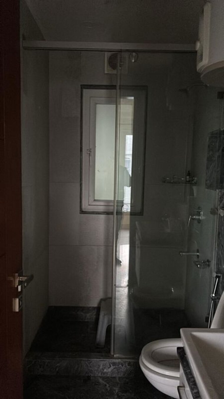 Bathroom, east of kailash 3 Bedroom 200 Sq.Ft. Builder Floor In East Of Kailash Delhi 10389387