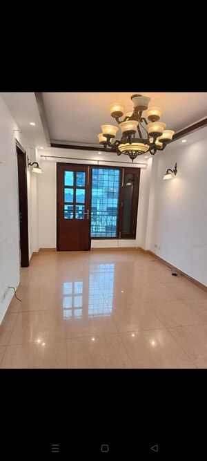 Furnished Amenities in 3 BHK Builder Floor at Chittaranjan Park – for Sale