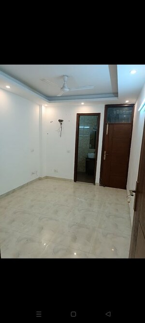 Room in 3 BHK Builder Floor at Chittaranjan Park – for Sale