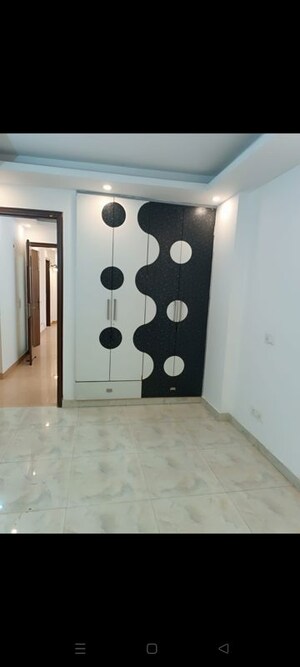 Room in 3 BHK Builder Floor at Chittaranjan Park – for Sale