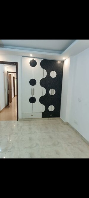 Room in 3 BHK Builder Floor at Chittaranjan Park – for Sale