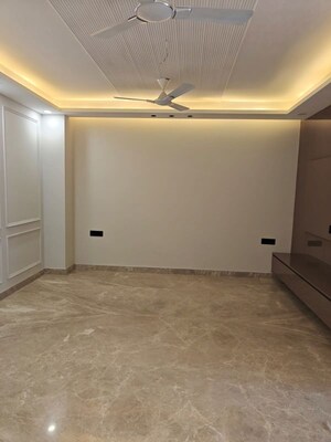 Room in 3 BHK Builder Floor at Anil Suri Group Residency 23, Sector 23 – for Rent