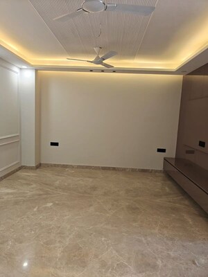 Room in 3 BHK Builder Floor at Anil Suri Group Residency 23, Sector 23 – for Rent