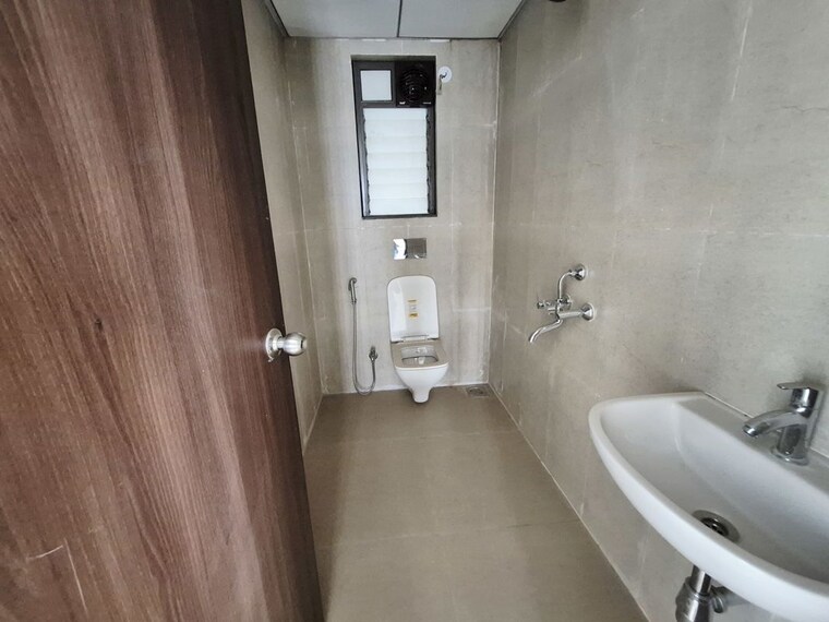 Bathroom, runwal-my-city-phase-ii-cluster-05 1 Bedroom 398 Sq.Ft. Apartment In Dombivli East Thane 10389402