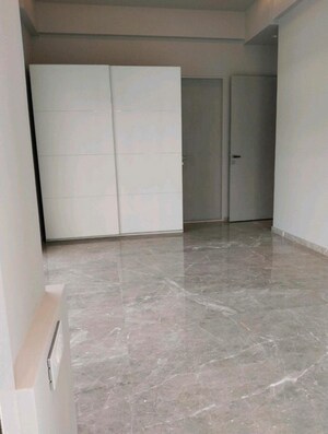 Room in 2 BHK Apartment at Enpar Lotus Residency, Lower Parel – for Rent