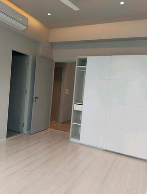 Room in 2 BHK Apartment at Enpar Lotus Residency, Lower Parel – for Rent
