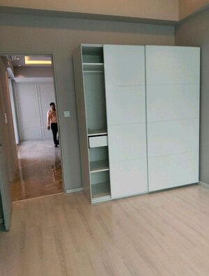 Room in 2 BHK Apartment at Enpar Lotus Residency, Lower Parel – for Rent