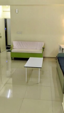 2 BHK Apartment For Rent in Pyramid Square 67A