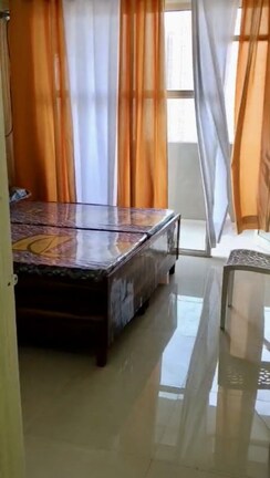 2 BHK Apartment For Rent in Pyramid Square 67A