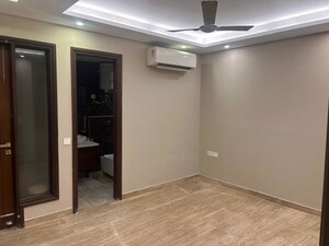 Room in 3 BHK Builder Floor at Nehru Enclave – for Rent