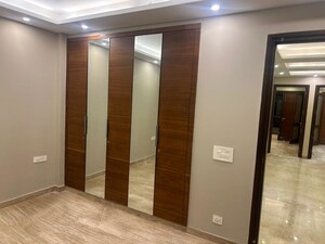 Room in 3 BHK Builder Floor at Nehru Enclave – for Rent
