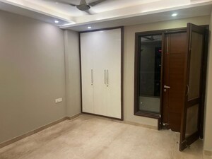 Room in 3 BHK Builder Floor at Nehru Enclave – for Rent