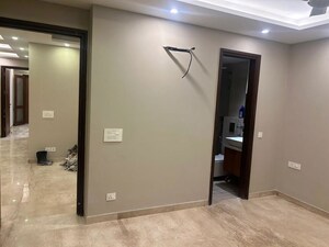 Room in 3 BHK Builder Floor at Nehru Enclave – for Rent