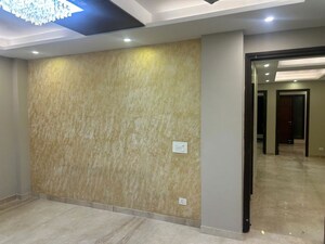 Room in 3 BHK Builder Floor at Nehru Enclave – for Rent