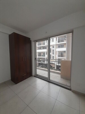 Room in 3 BHK Apartment at Maxxus Elanza, International Airport Road – for Rent