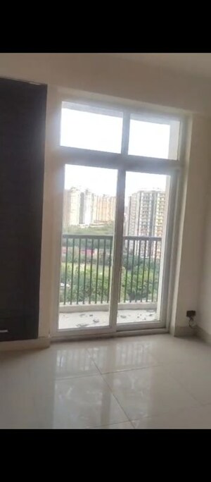 Common Area in 3 BHK Apartment at Amrapali Platinum, Sector 119 – for Rent