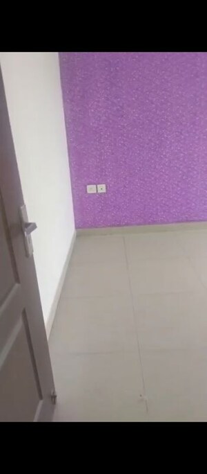 Furnished Amenities in 3 BHK Apartment at Amrapali Platinum, Sector 119 – for Rent