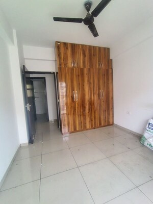 Room in 2 BHK Apartment at Gulshan Bellina, Sector 16 Greater Noida – for Rent
