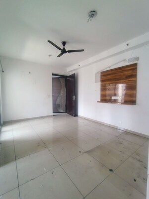 Room in 2 BHK Apartment at Gulshan Bellina, Sector 16 Greater Noida – for Rent