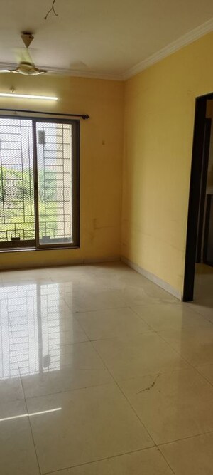 Room in 3 BHK Apartment at Vaibhav Vilas CHS, Majiwada – for Rent