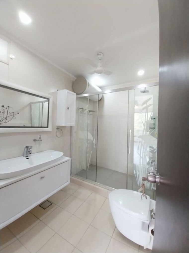 Bathroom, gulmohar park 4 Bedroom 425 Sq.Yd. Builder Floor In Gulmohar Park Delhi 10389549