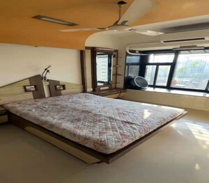 Bedroom in 2 BHK Apartment at Dadar East – for Rent