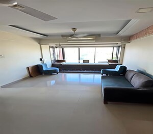 Living Room in 2 BHK Apartment at Dadar East – for Rent
