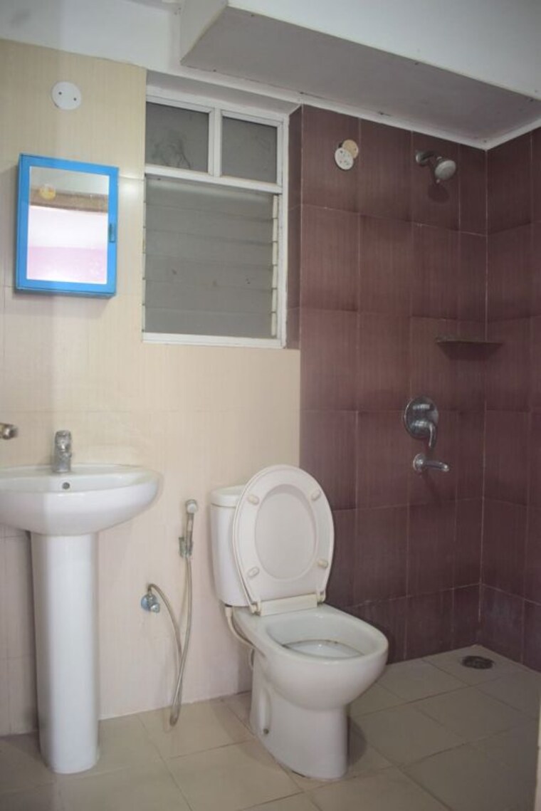 Bathroom, bablatala 2 Bedroom 985 Sq.Ft. Apartment In Bablatala Kolkata 10389525