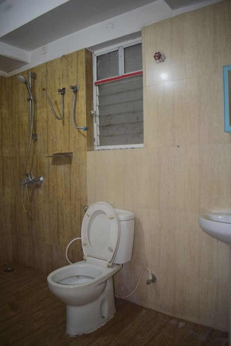 Bathroom, bablatala 2 Bedroom 985 Sq.Ft. Apartment In Bablatala Kolkata 10389525
