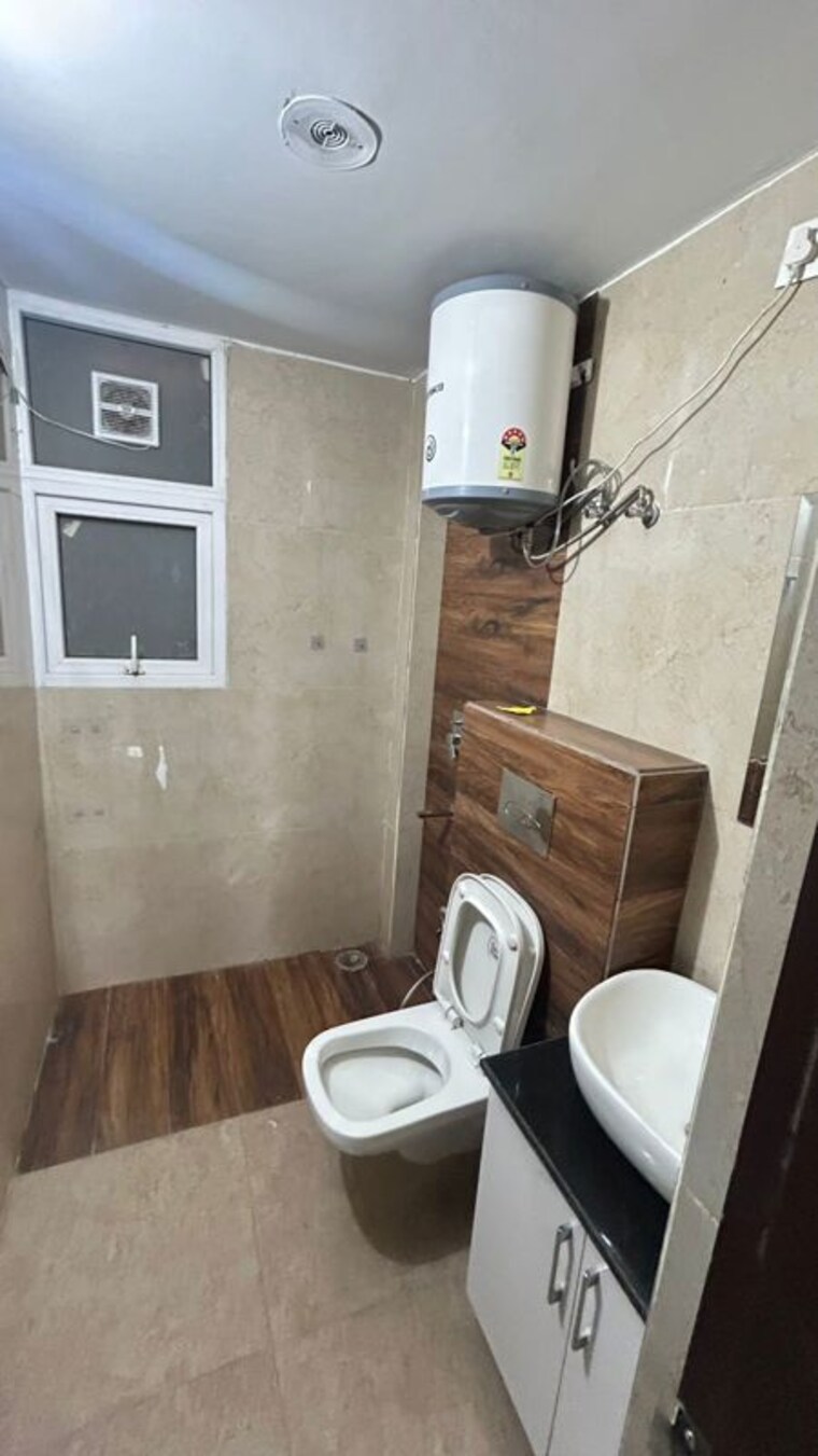 Bathroom, hermitage-centralis 3 Bedroom 1700 Sq.Ft. Apartment In Vip Road Zirakpur 10389566