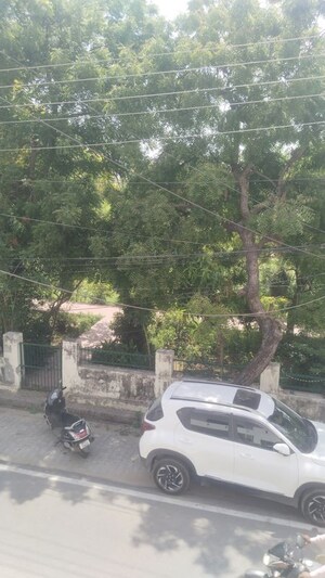 2 BHK Builder Floor – Garden View at Gomti Nagar - for Rent
