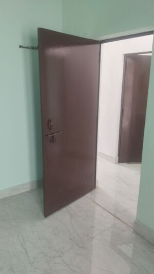 Room in 2 BHK Builder Floor at Gomti Nagar – for Rent