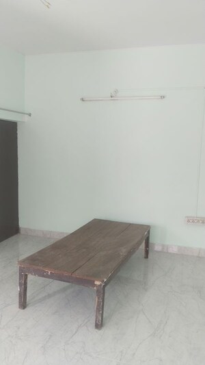 Room in 2 BHK Builder Floor at Gomti Nagar – for Rent