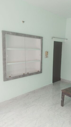 Room in 2 BHK Builder Floor at Gomti Nagar – for Rent