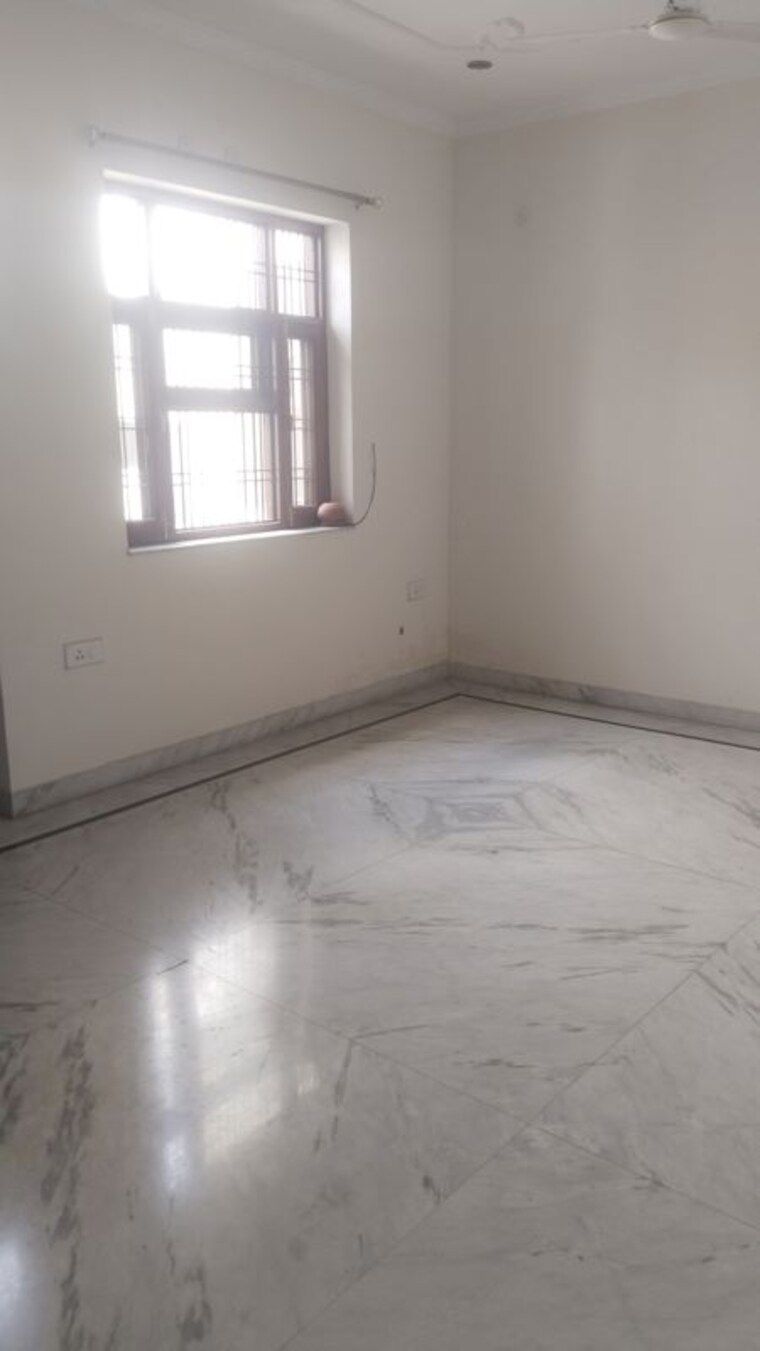 Room, gomti nagar 2 Bedroom 1500 Sq.Ft. Builder Floor In Gomti Nagar Lucknow 10389593