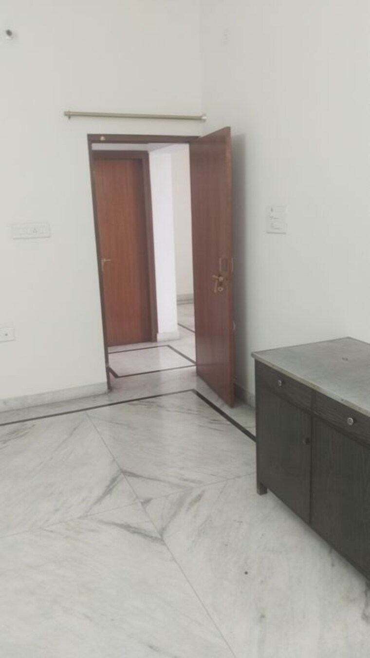 Room, gomti nagar 2 Bedroom 1500 Sq.Ft. Builder Floor In Gomti Nagar Lucknow 10389593
