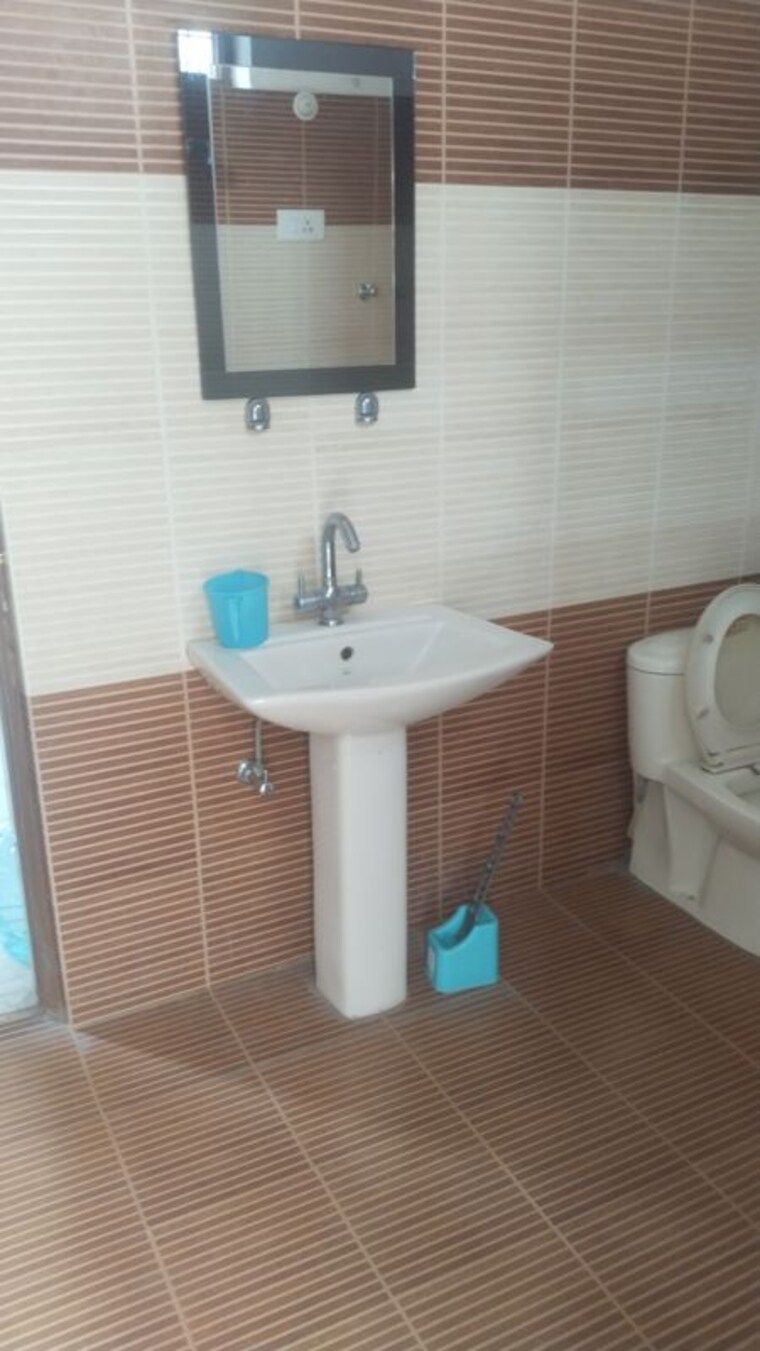 Bathroom, gomti nagar 2 Bedroom 1500 Sq.Ft. Builder Floor In Gomti Nagar Lucknow 10389593