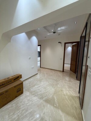 Room in 3 BHK Apartment at Greater Kailash – for Sale