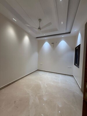 Room in 3 BHK Apartment at Greater Kailash – for Sale
