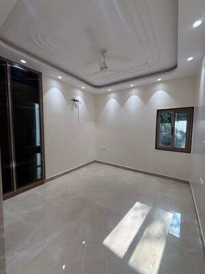 Room in 3 BHK Apartment at Greater Kailash – for Sale