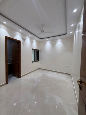 Room in 3 BHK Apartment at Greater Kailash – for Sale