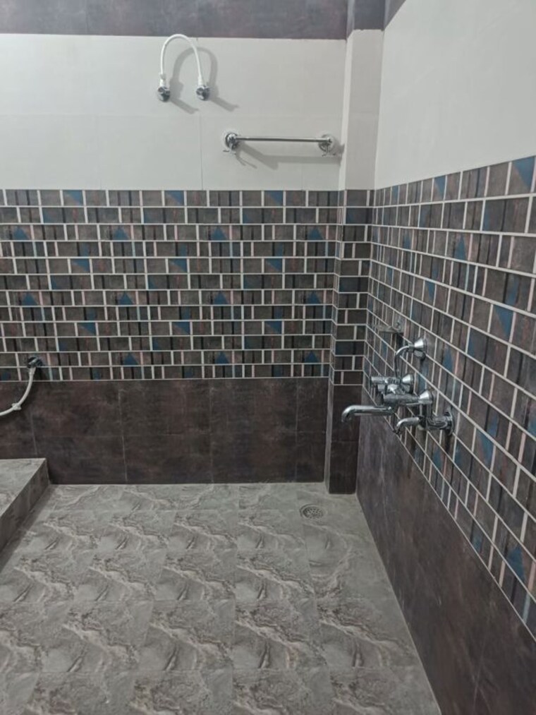 Bathroom, gomti nagar 2 Bedroom 1300 Sq.Ft. Builder Floor In Gomti Nagar Lucknow 10389605