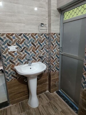 Bathroom in 2 BHK Builder Floor at Gomti Nagar – for Rent