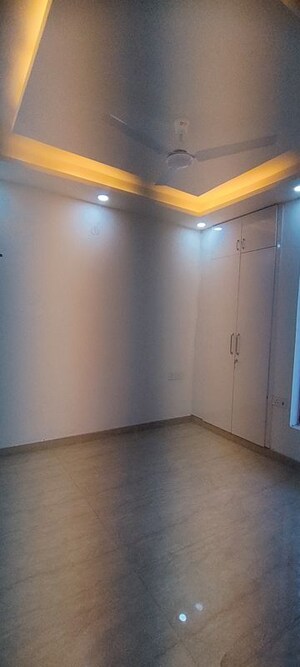 Room in 3 BHK Builder Floor at Sector 81 – for Rent