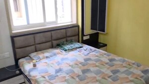 Bedroom in 2 BHK Apartment at Matunga East – for Rent