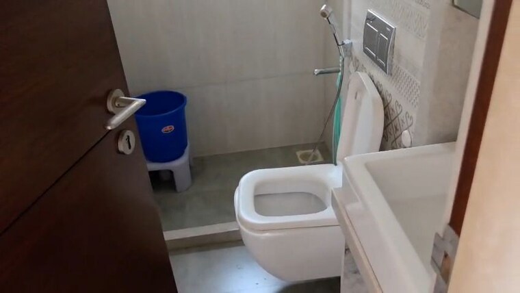 Bathroom, matunga east 2 Bedroom 750 Sq.Ft. Apartment In Matunga East Mumbai 10389647