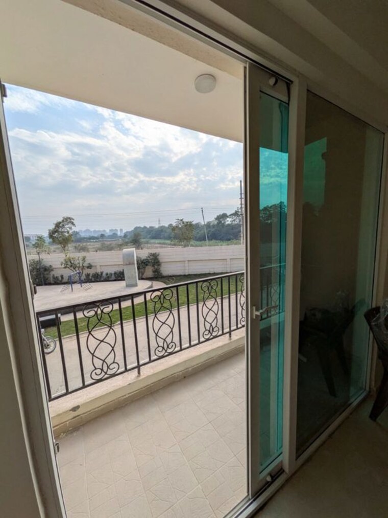 Balcony, signature-global-park-4-and-5 2.5 Bedroom 1120 Sq.Ft. Builder Floor In Sohna Sector 36 Gurgaon 10389628