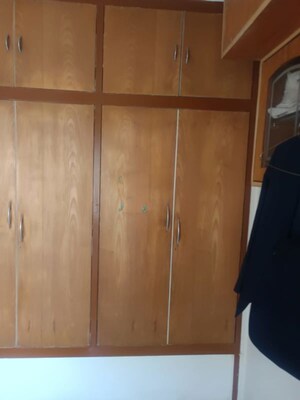 Furnished Amenities in 2 BHK Apartment at Eff Jumbo Darshan CHS, Andheri East – for Rent