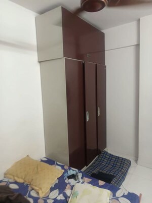 Furnished Amenities in 2 BHK Apartment at Eff Jumbo Darshan CHS, Andheri East – for Rent