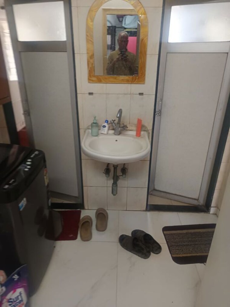 Bathroom, eff-jumbo-darshan-chs 2 Bedroom 920 Sq.Ft. Apartment In Andheri East Mumbai 10389787